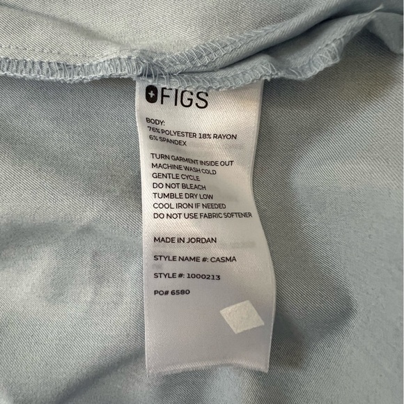FIGS Casma 3-Pocket Scrub Top in Limited Edition Light Chambray Blue PO 6580, L - Picture 7 of 7